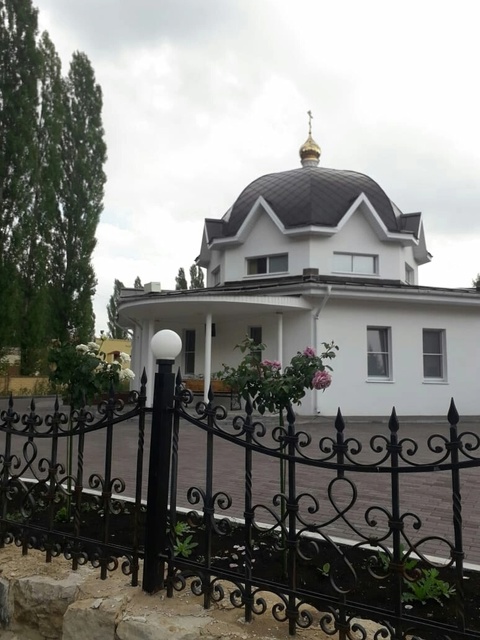 Посадка роз на штамбе, Свято-Успенский Мужской Монастырь